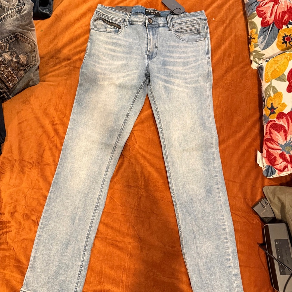 Classic Light Blue Women's Cropped Jeans